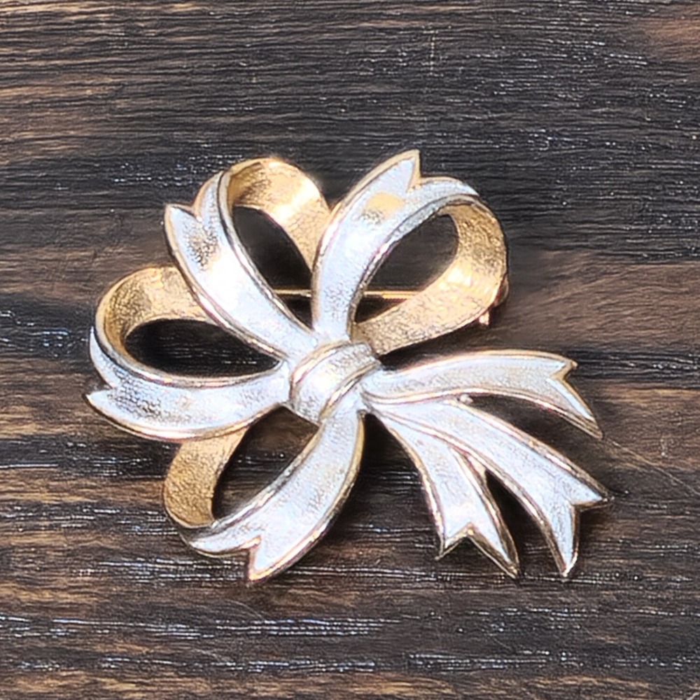 Vintage Elegant Classic Gold and Silver Tone Bow Brooch Pin By St‎ Labre